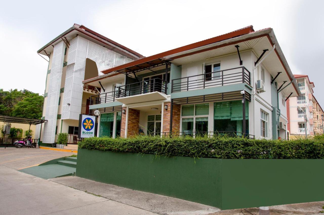 Oyo 1053 Bloom Guest House Chiang Mai Exterior foto